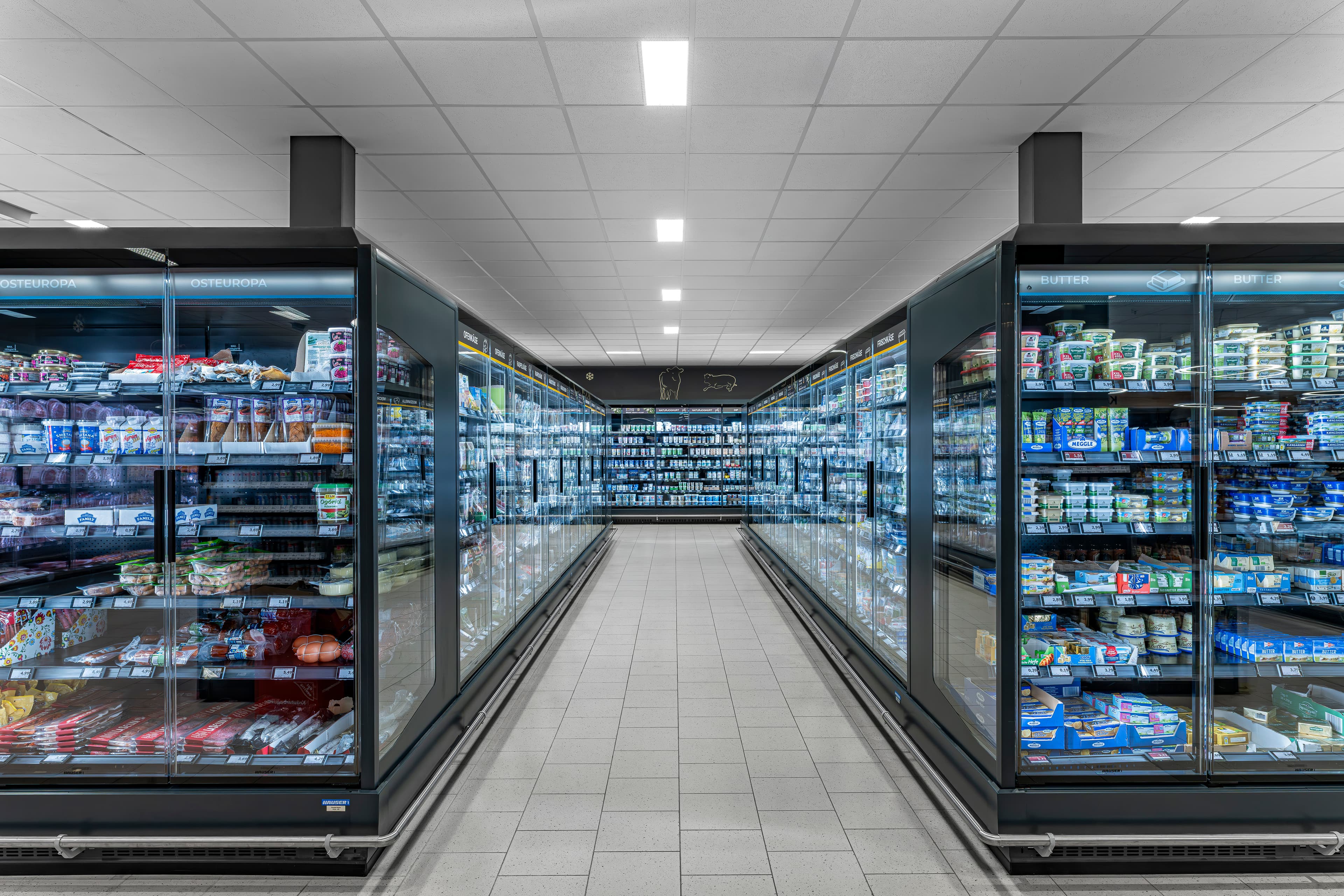 Refrigerated shelves
