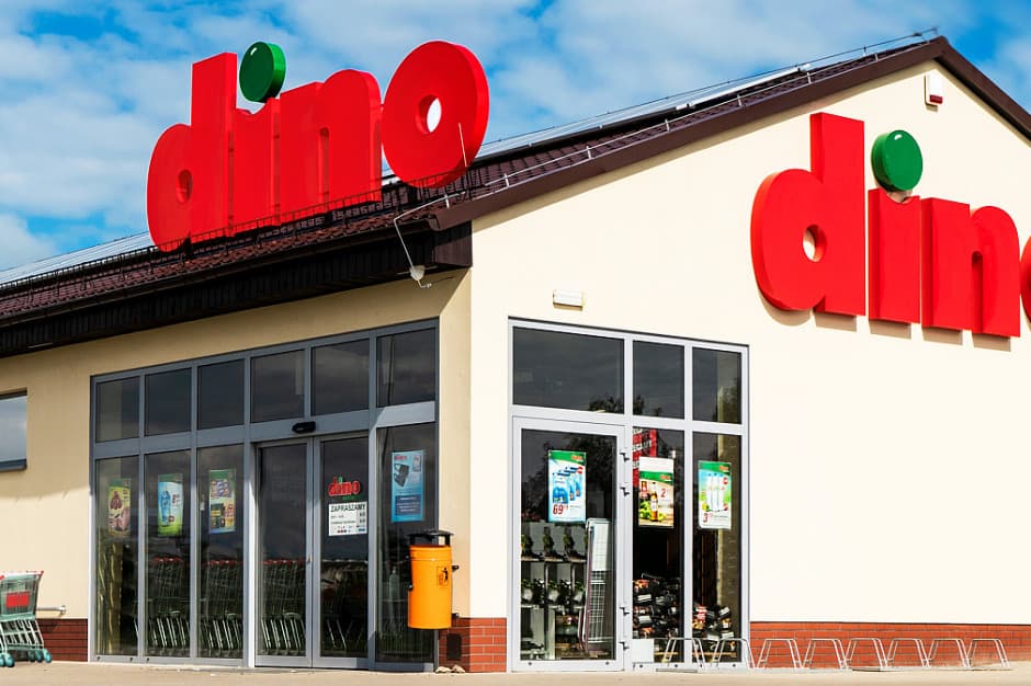Professional cleaning of Dino store equipment